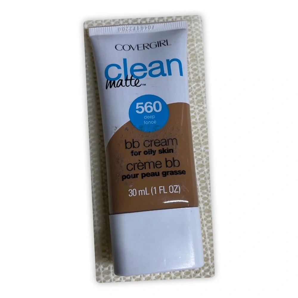 COVERGIRL Clean Invisible‎ Foundation in Golden Honey/163 & BB Cream/560 -Deep
